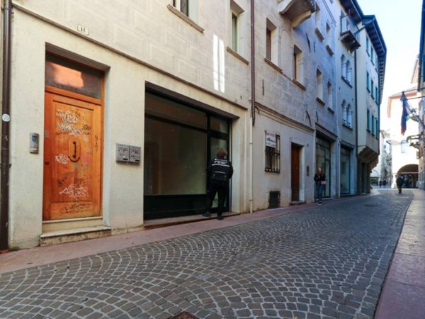 negozio in affitto a Belluno in zona Centro Storico