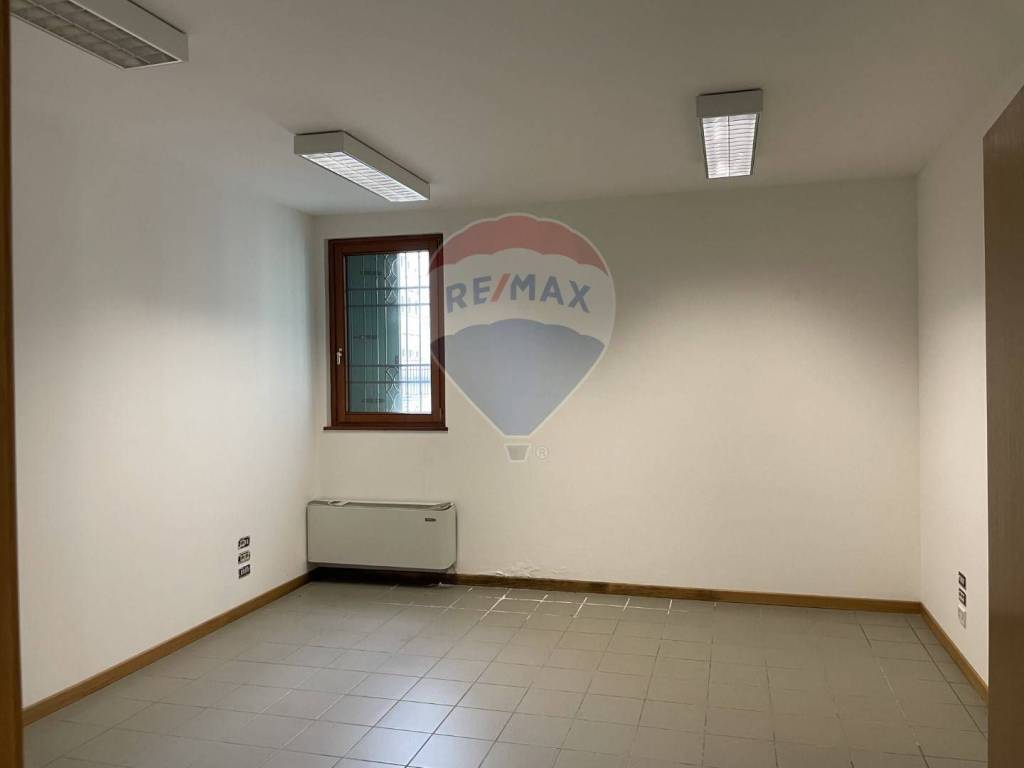 negozio in affitto a Belluno in zona Mussoi