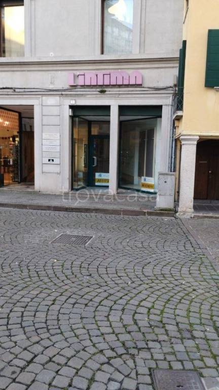 negozio in affitto a Belluno in zona Borgo Garibaldi