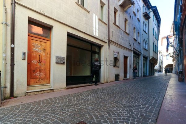 negozio in affitto a Belluno in zona Centro Storico