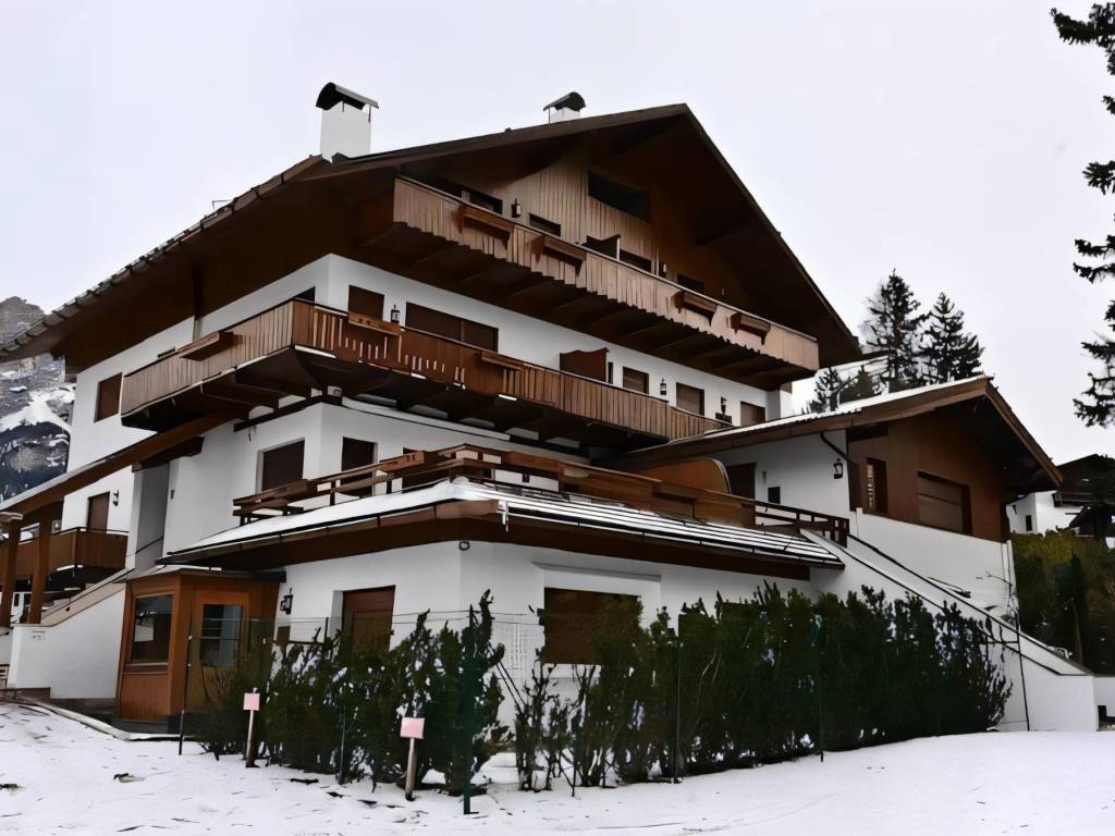 appartamento in affitto a Cortina d'Ampezzo in zona Cianderìes