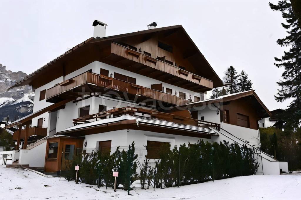 appartamento in affitto a Cortina d'Ampezzo in zona Cianderìes