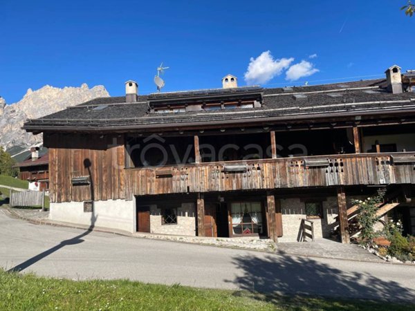 appartamento in affitto a Cortina d'Ampezzo in zona Rònco