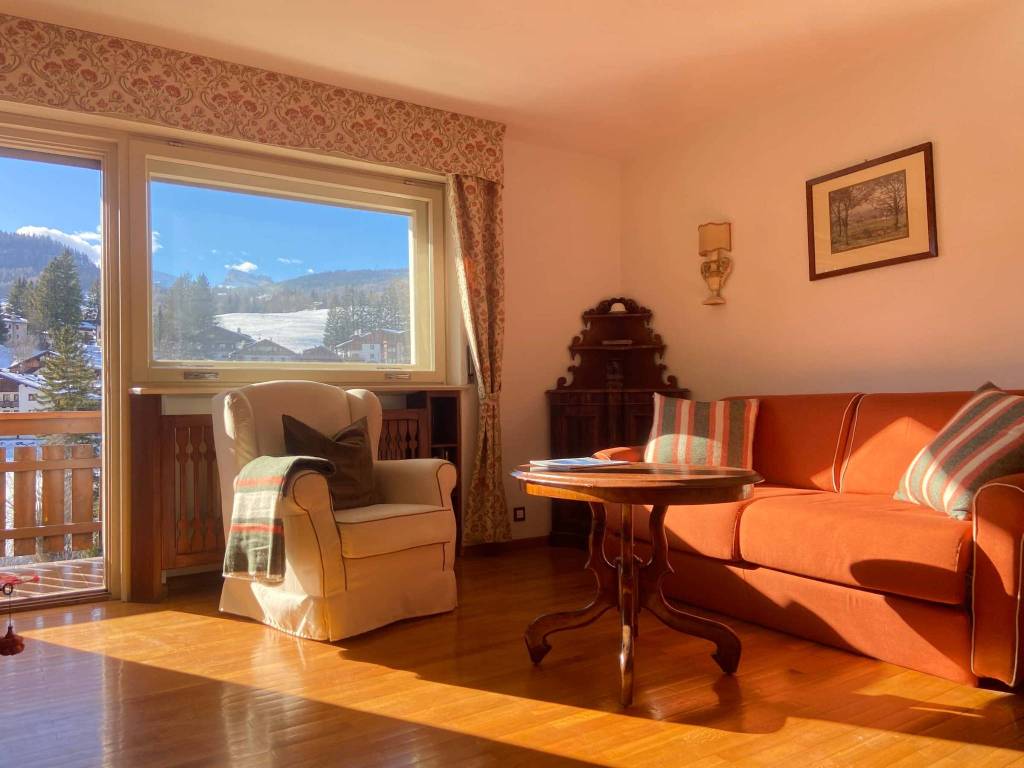 appartamento in affitto a Cortina d'Ampezzo in zona Crìgnes