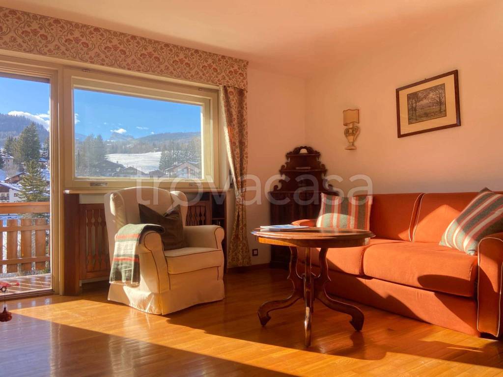 appartamento in affitto a Cortina d'Ampezzo in zona Crìgnes
