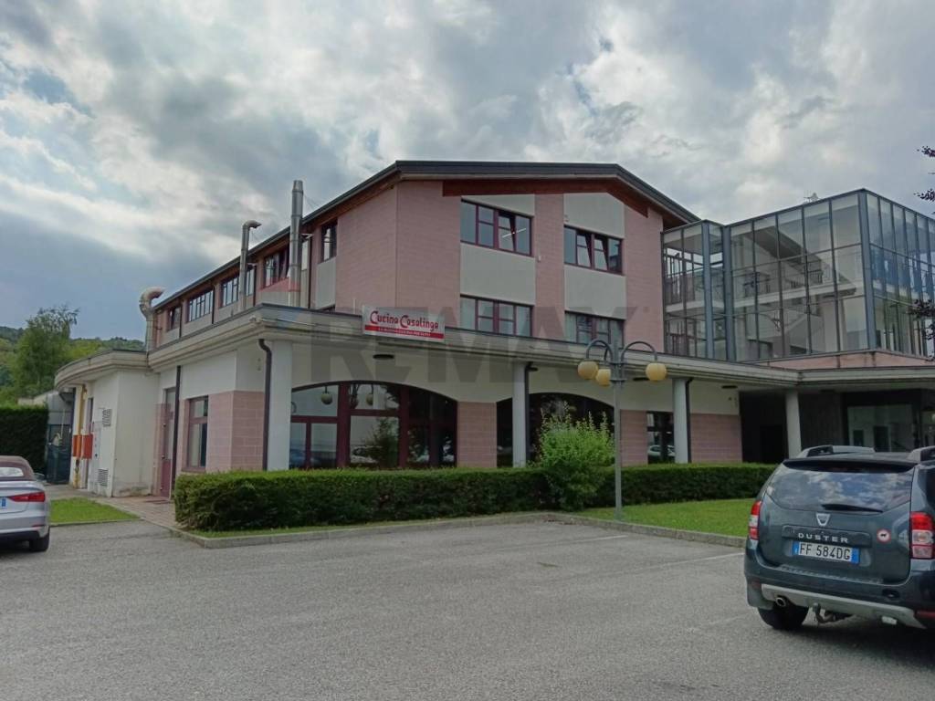 negozio in affitto ad Alpago in zona Paludi