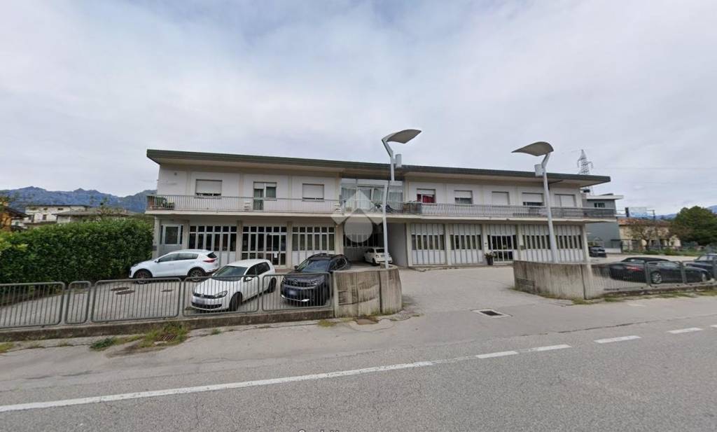 locale commerciale in affitto a Borgo Valbelluna in zona Lentiai