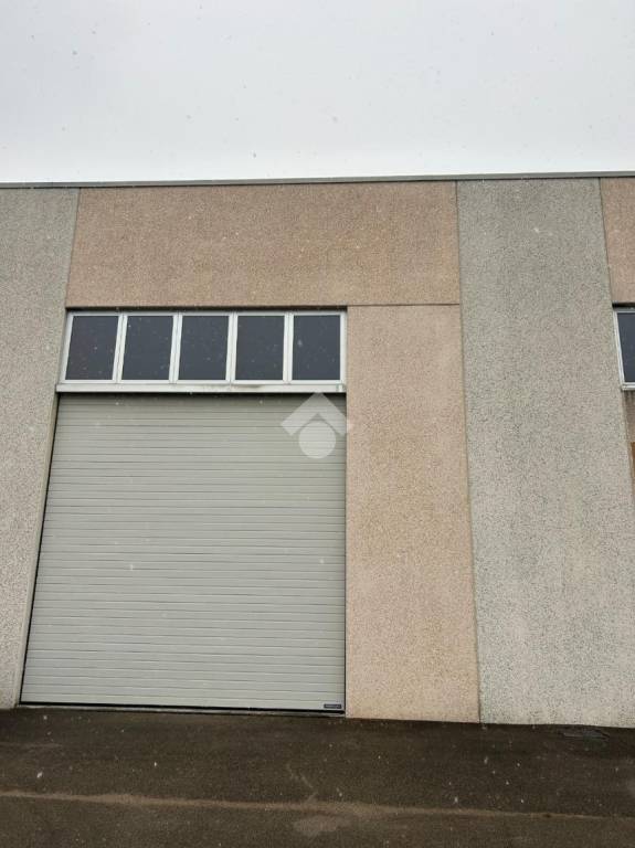 locale commerciale in affitto a Borgo Valbelluna in zona Mel