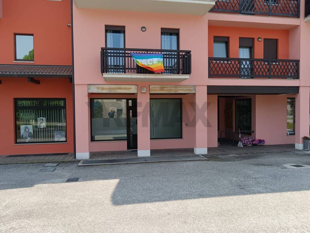 locale commerciale in affitto a Borgo Valbelluna in zona Lentiai