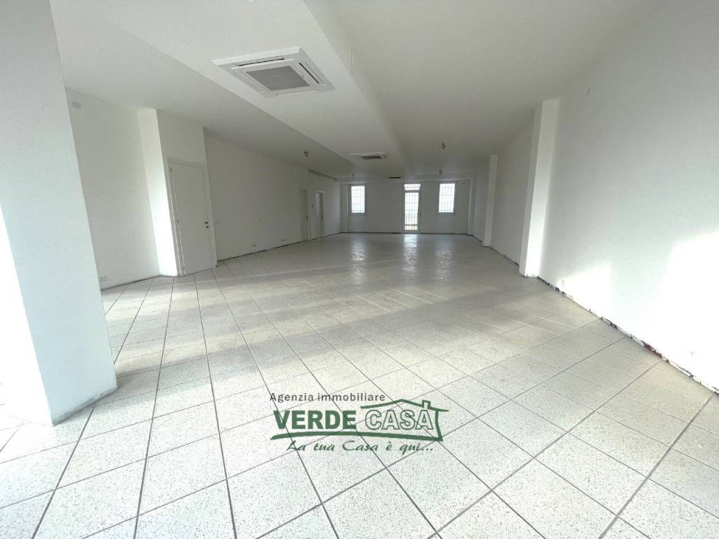 negozio in vendita ad Altivole in zona San Vito