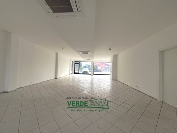 negozio in affitto ad Altivole in zona San Vito