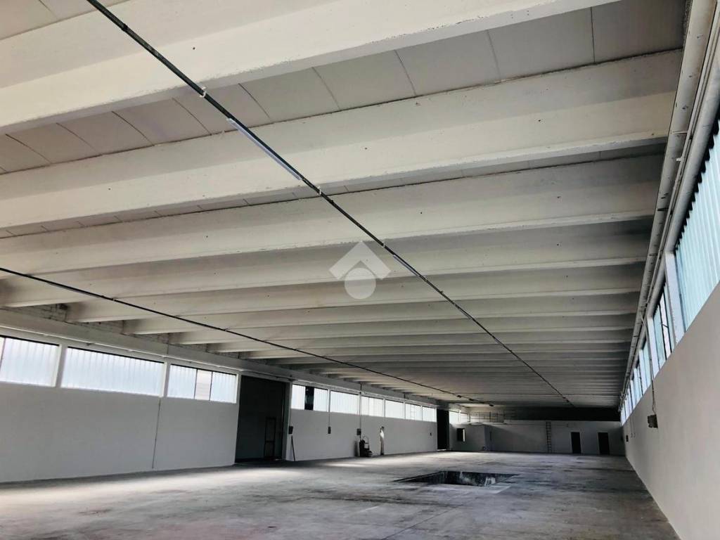 locale commerciale in affitto ad Altivole in zona Caselle