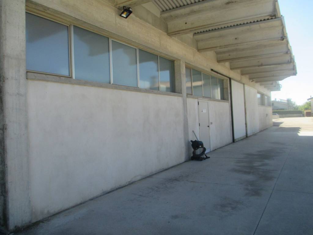 locale commerciale in affitto ad Altivole in zona Caselle