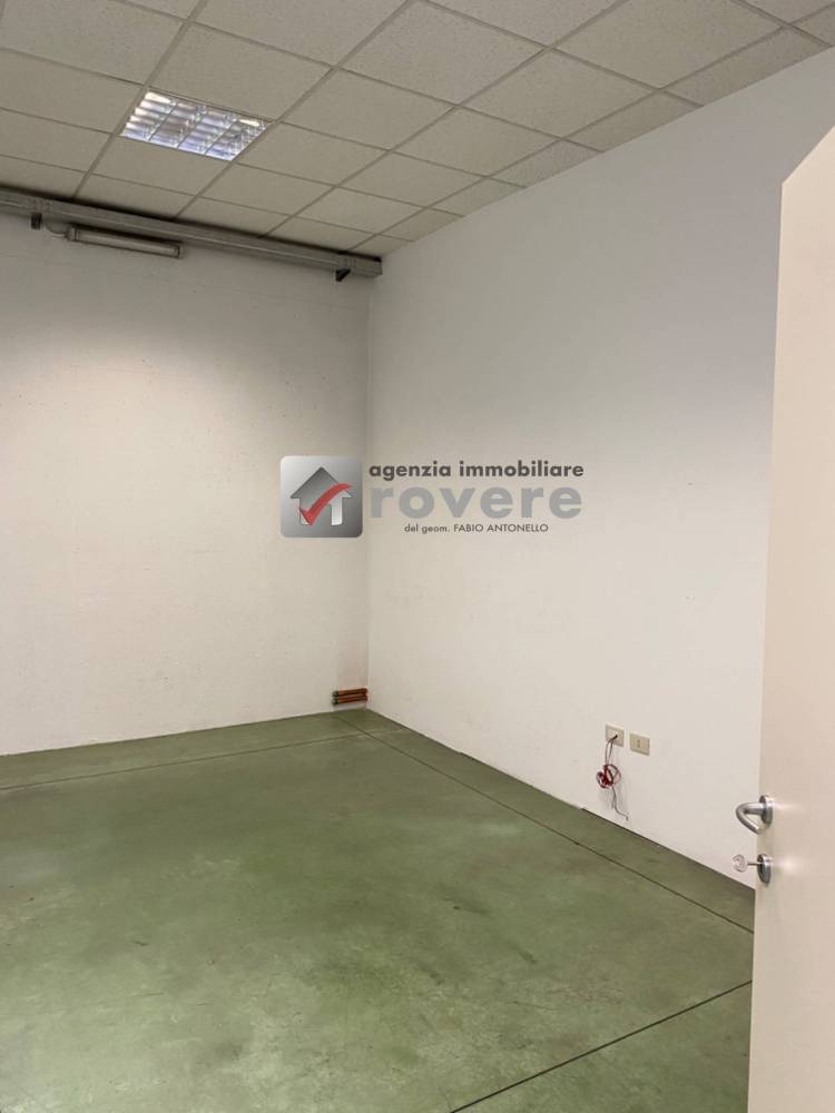 capannone in affitto ad Altivole