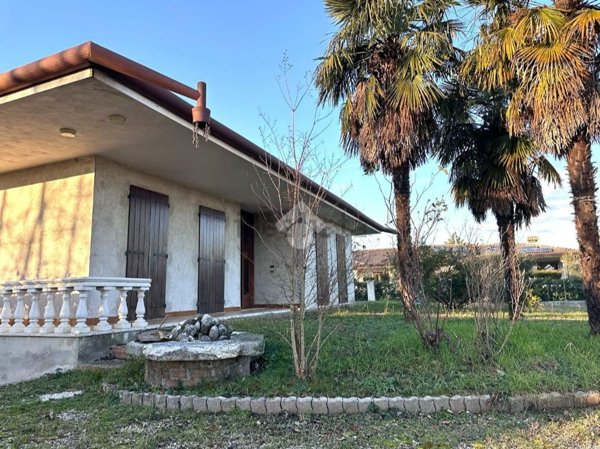 casa indipendente in affitto ad Asolo in zona Villa d'Asolo