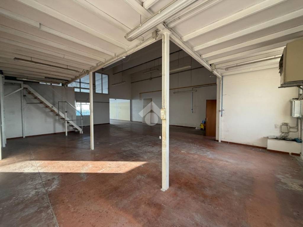 locale commerciale in affitto a Borso del Grappa