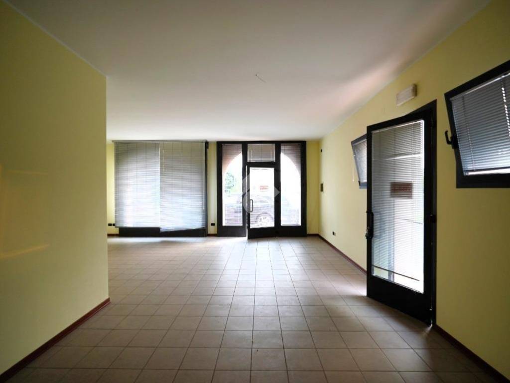 negozio in affitto a Breda di Piave in zona Pero