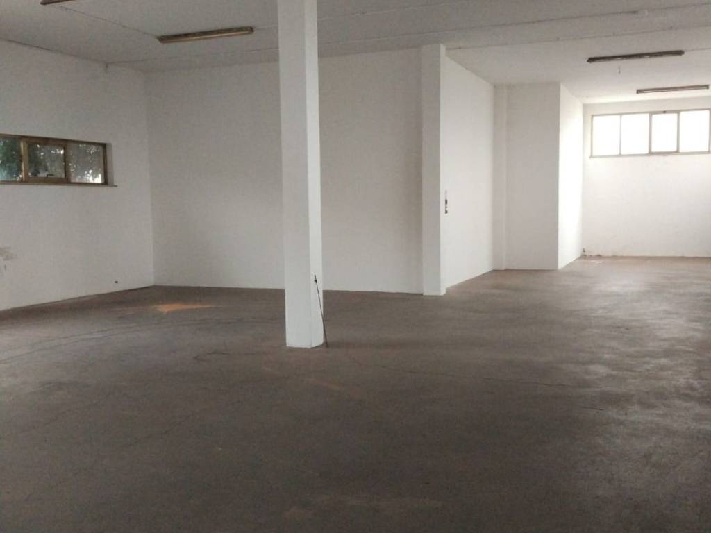 negozio in affitto a Caerano di San Marco
