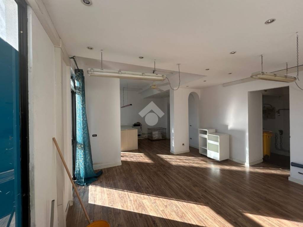 negozio in affitto a Caerano di San Marco