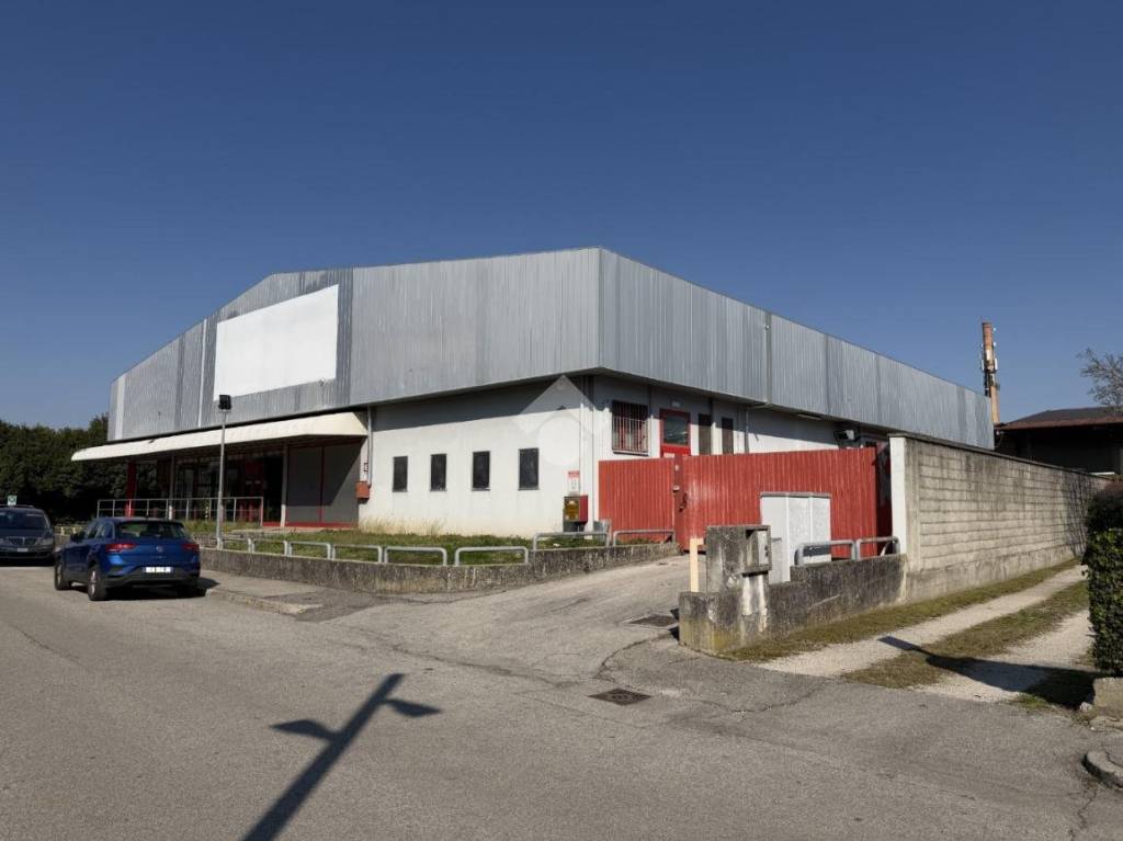 locale commerciale in affitto a Caerano di San Marco