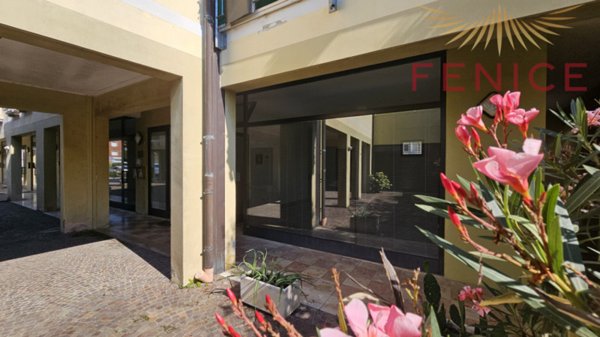 negozio in affitto a Caerano di San Marco