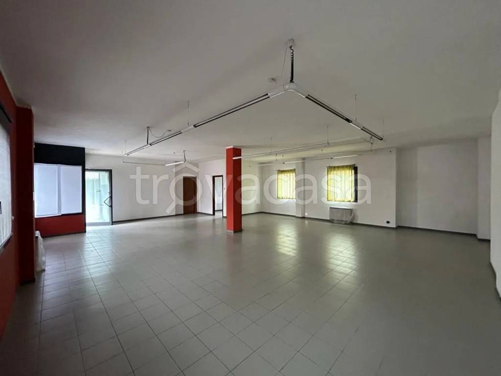 negozio in affitto a Cappella Maggiore