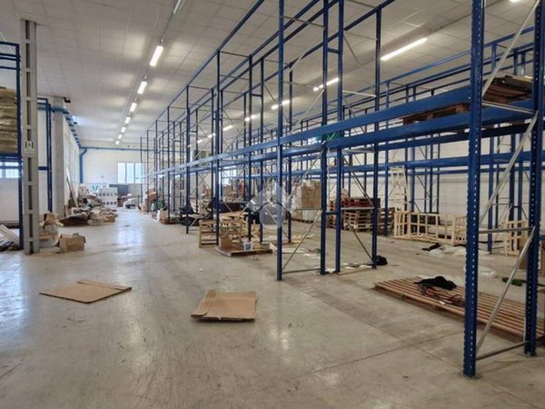 locale commerciale in affitto a Cappella Maggiore