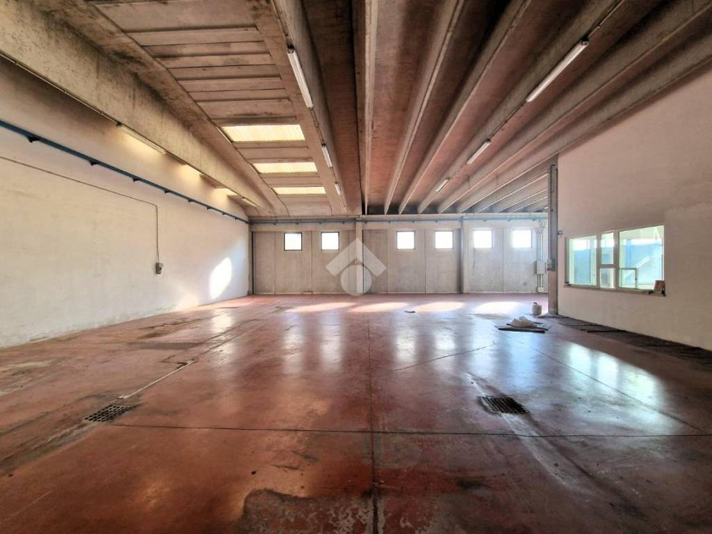 locale commerciale in affitto a Carbonera in zona Biban