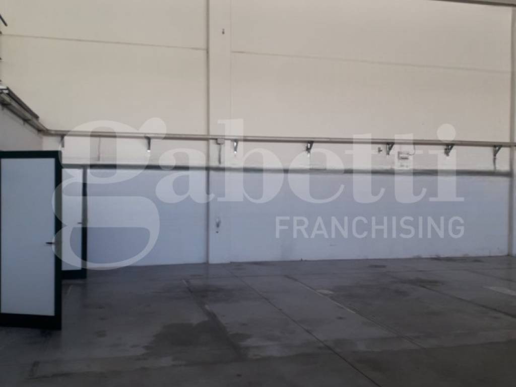 locale commerciale in affitto a Casier