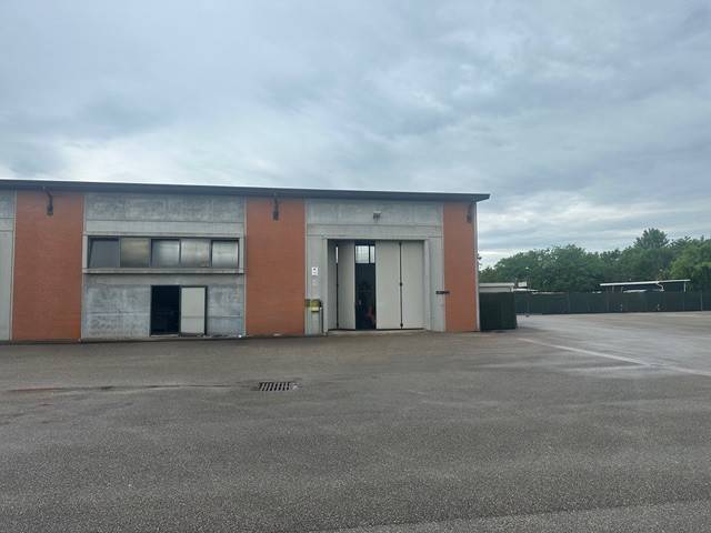 locale commerciale in affitto a Castelfranco Veneto
