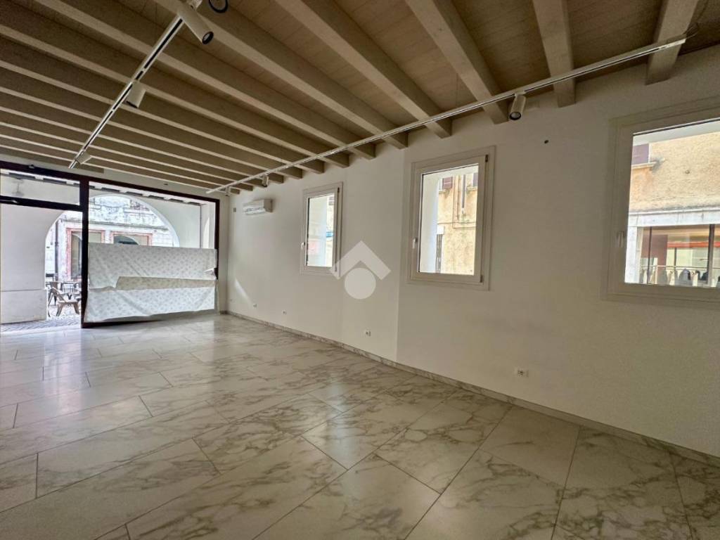 negozio in affitto a Castelfranco Veneto