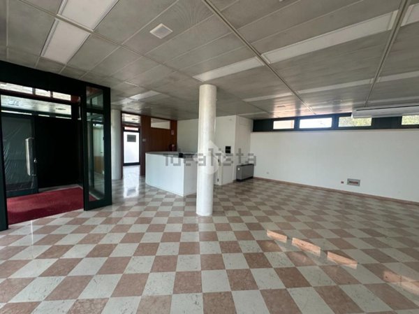 locale commerciale in affitto a Castelfranco Veneto
