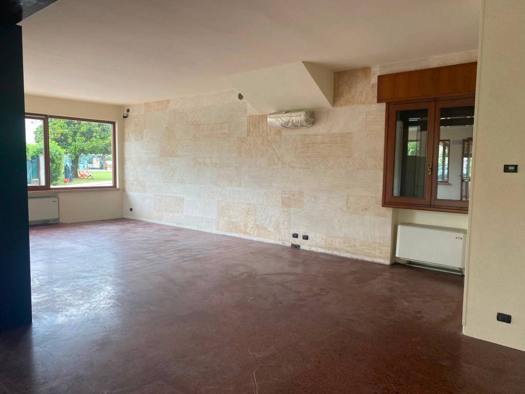 ufficio in affitto a Castelfranco Veneto in zona Salvarosa