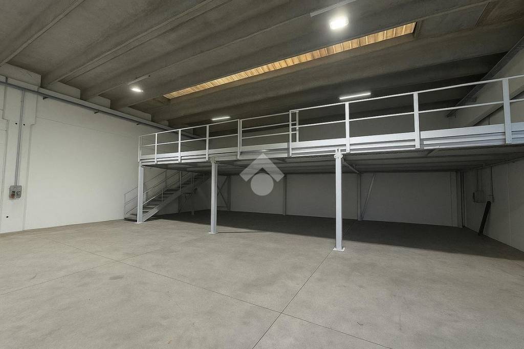 locale commerciale in affitto a Castelfranco Veneto