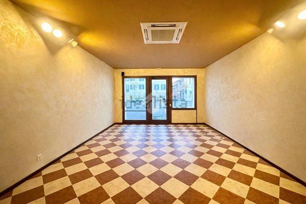 locale commerciale in affitto a Castelfranco Veneto