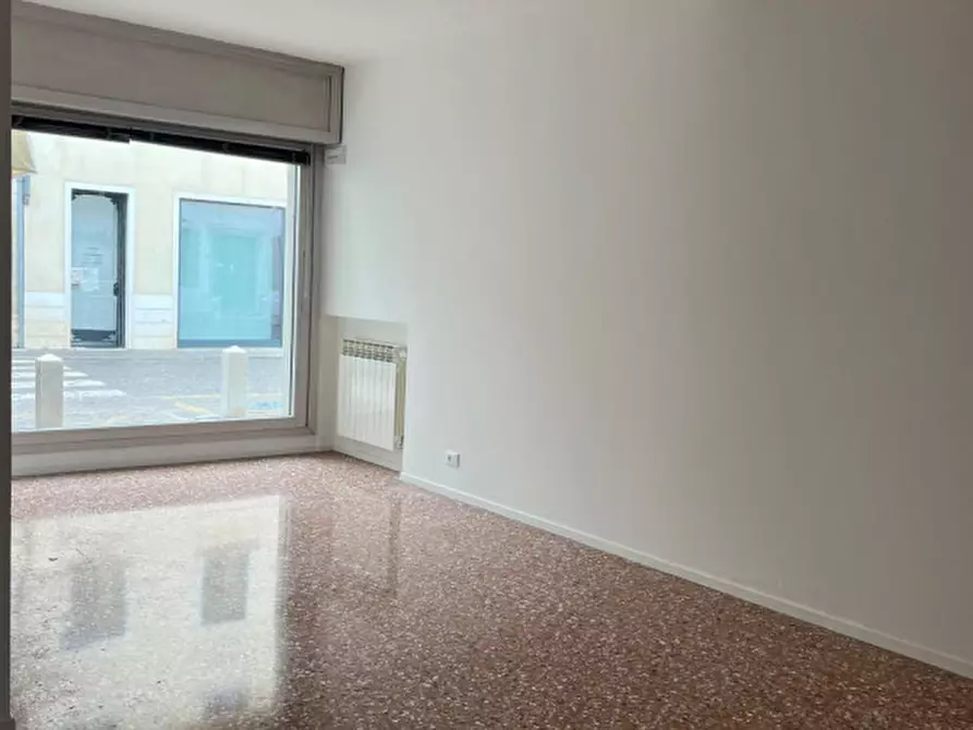 negozio in affitto a Castelfranco Veneto in zona Salvarosa