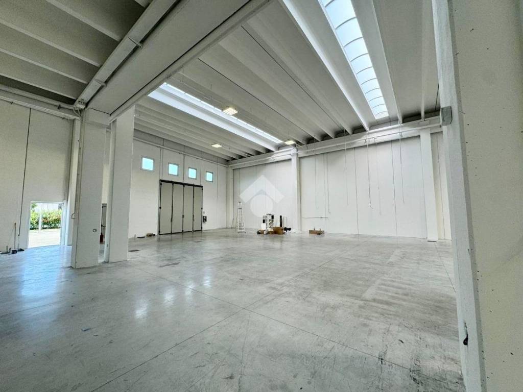 locale commerciale in affitto a Castelfranco Veneto