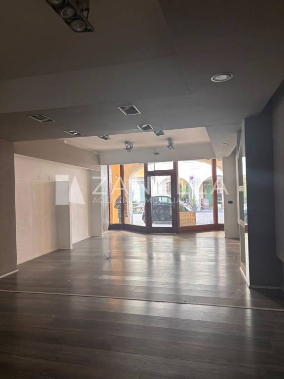 negozio in affitto a Castelfranco Veneto