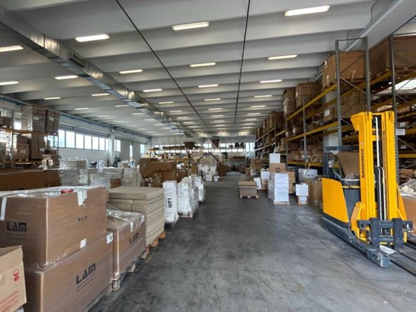 locale commerciale in affitto a Castelfranco Veneto