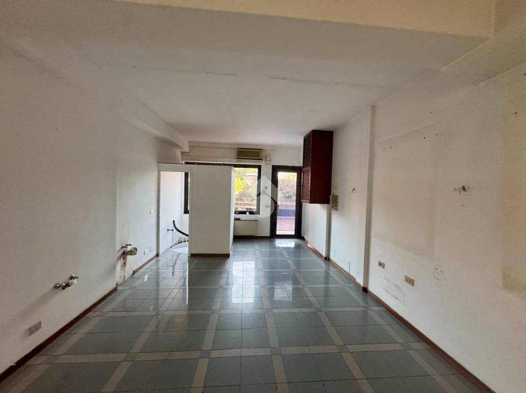 negozio in affitto a Castelfranco Veneto in zona Salvarosa