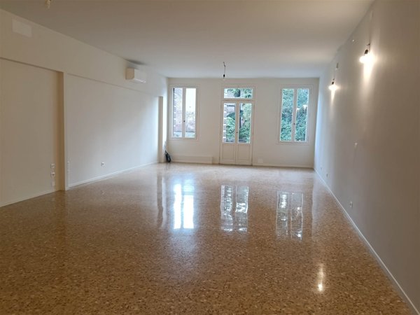 ufficio in affitto a Castelfranco Veneto in zona Salvarosa