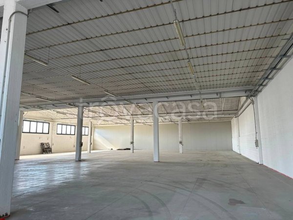 locale commerciale in affitto a Conegliano