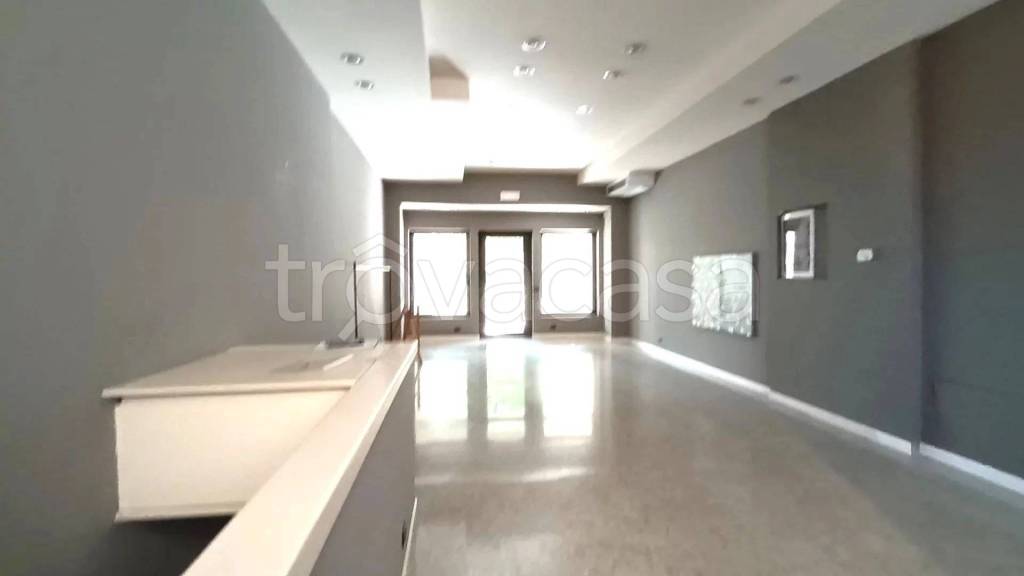 locale commerciale in affitto a Conegliano