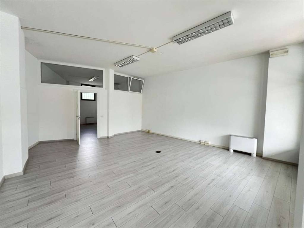 negozio in affitto a Conegliano in zona Campolongo