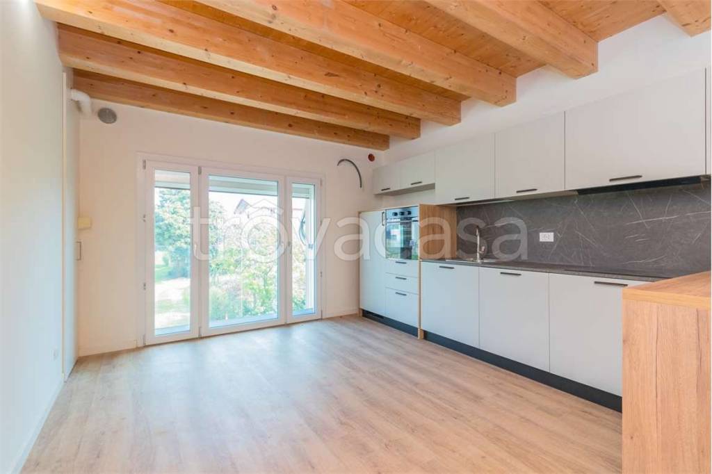 appartamento in affitto a Conegliano in zona Campolongo