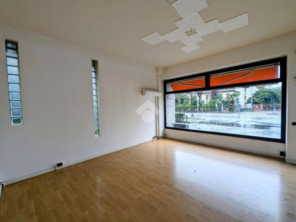 negozio in affitto a Conegliano