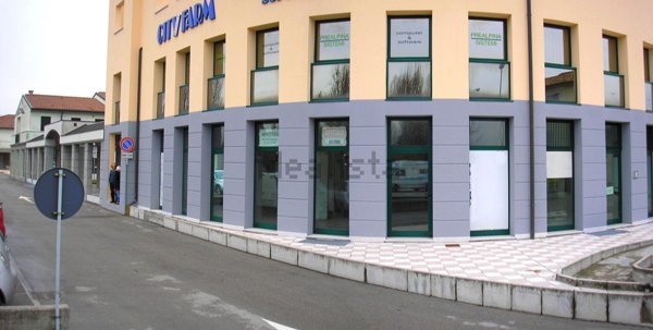 locale commerciale in affitto a Conegliano in zona Parè