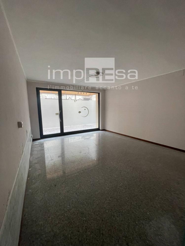locale commerciale in affitto a Conegliano