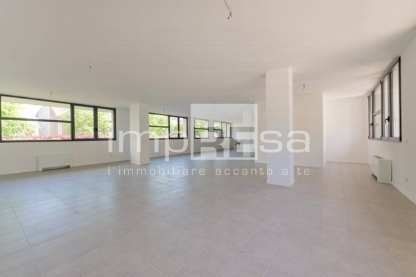 locale commerciale in affitto a Conegliano