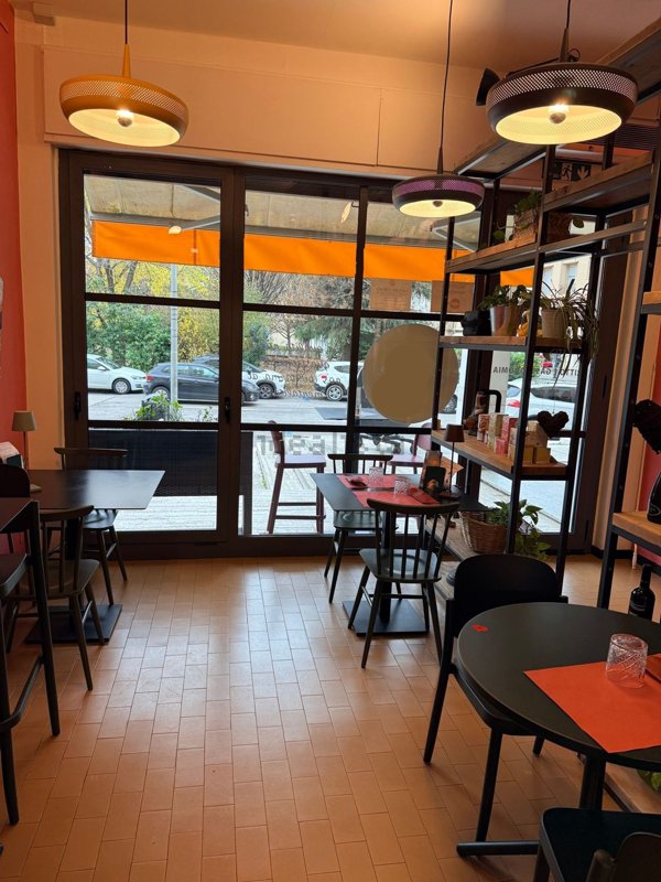 negozio in affitto a Conegliano in zona Costa